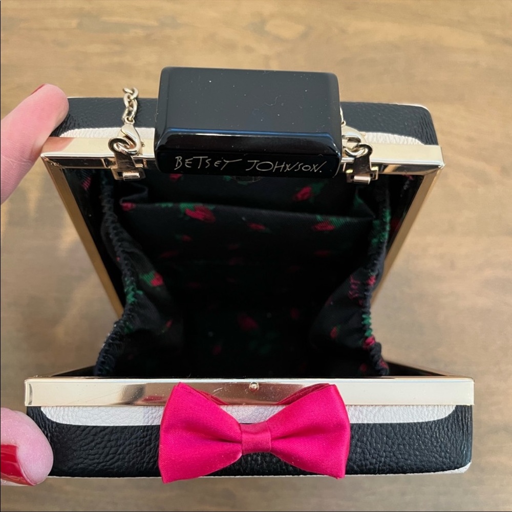 Betsey jhonson crossbody - Picture 4 of 7